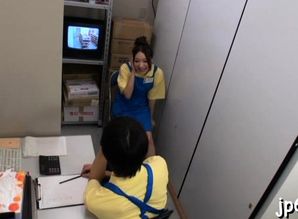 Dilettante chinese employee filmed..