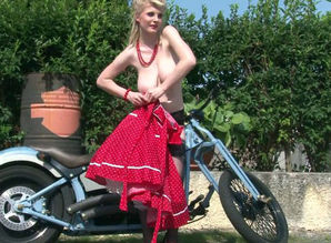 Her beau bike made her highly naughty